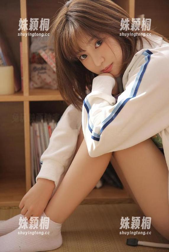兔玩映画独家分享：白贞制服写真集，展现优雅与青春的完美结合