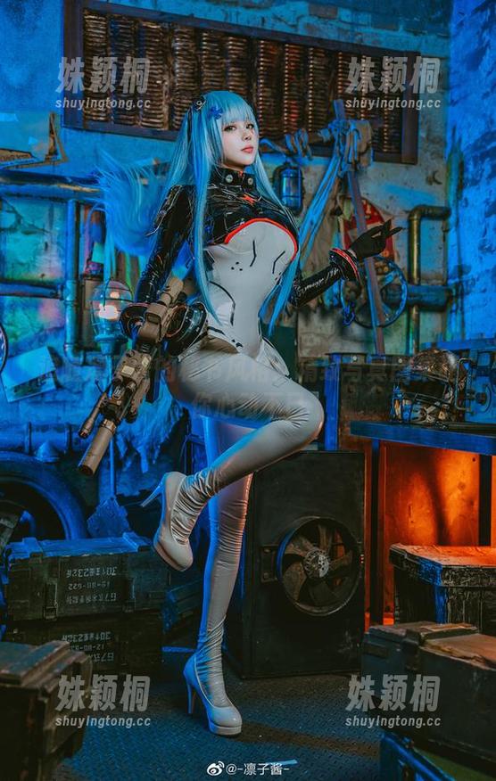 追随凛子酱的秘书风格：精致写真图集让你心动不已