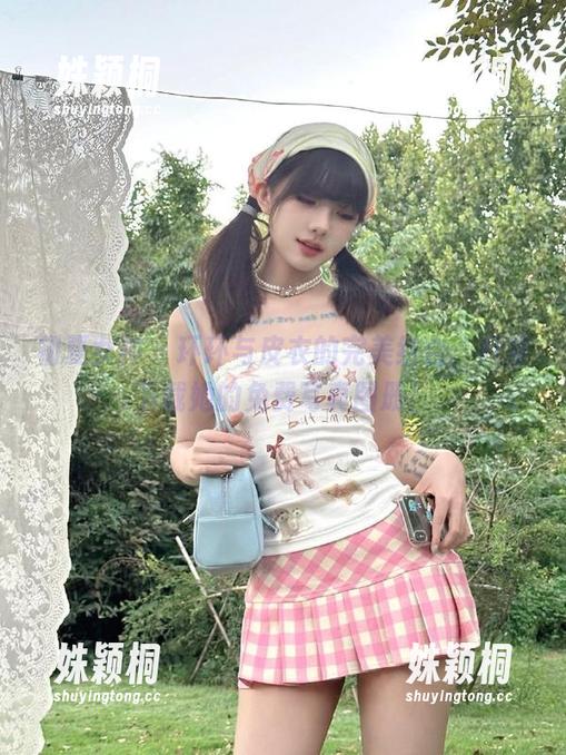 初夏女神-环环 初夏女神 - 环环与皮衣的完美结合,赶紧下载她的免费写真图册!