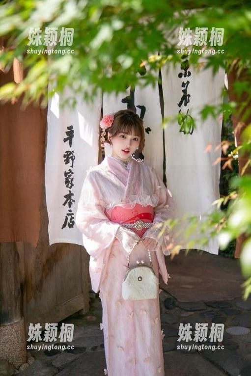 十万口草莓粥粥 微密圈 - 十万口草莓粥粥职业装全集:尽览她的优雅与智慧作品