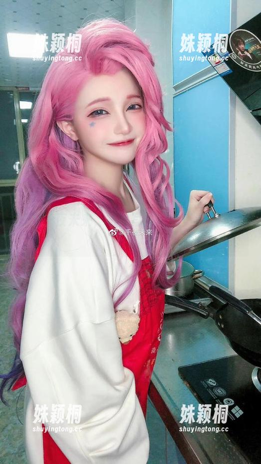 追随千夜未来，短裙写真网盘资源一览无遗