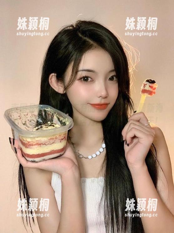 南国足艺 - 前所未有的视角：青青最新海边写真照片，展现活力四射的碧海蓝天！