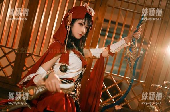 南桃Momoko 一起走进南桃Momoko的爱礼服世界:暮光中的迷人大cos写真展览