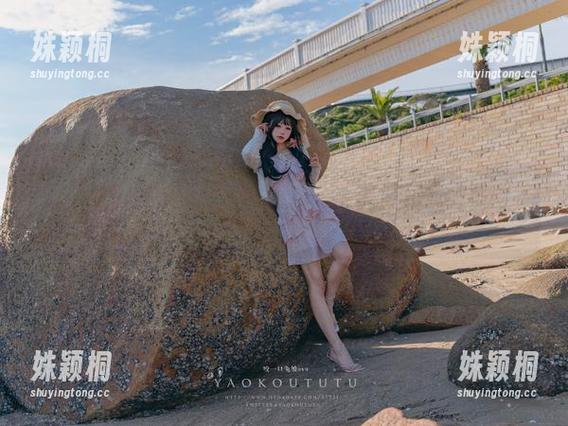 探索“咬一口兔娘”的无圣光世界，连体衣图片让人心动不已