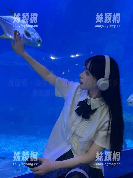 嗲囡囡 - 娜依灵儿海边摄影合集：携手大海的瞬间与灵感资源分享