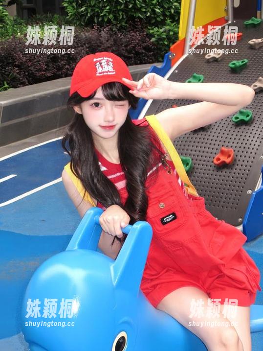 嗲囡囡 - 施忆佳KITTY姐姐的原图壁纸，悦目的自拍让我每天自我陶醉，真是太‘自恋’了！