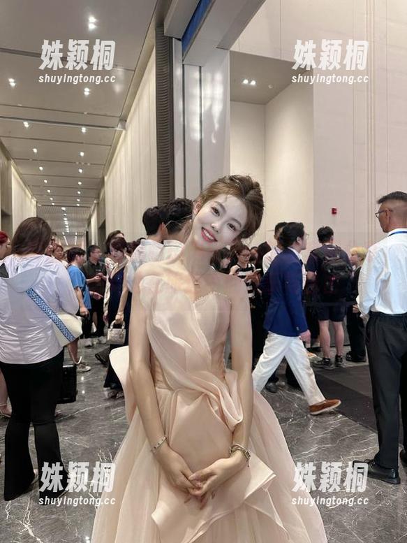 嗲囡囡-萌琪琪Irene 嗲囡囡 - 最新萌琪琪Irene旅拍套图分享,感受她在旅途中的快乐与自由