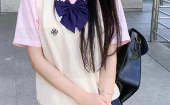 头条女神 – 精彩刘雨露套装写真，震撼眼球的独家套图资源大放送！
