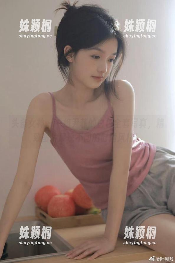 头条女神-尹菲 头条女神 - 一组尹菲的白色全套写真,精致图片展现不同的时尚风格!