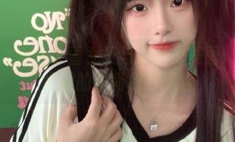 头条女神 – 文雪女王与无圣光美图：打破常规的时尚摄影探索