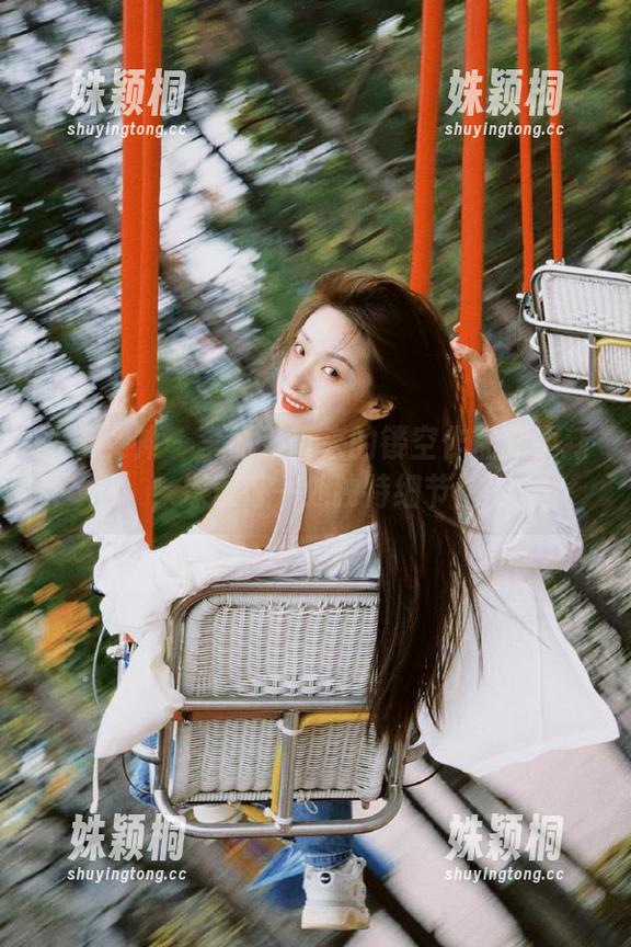 头条女神 - 李丽莎带来的镂空作品新更新，探索每一处独特细节！
