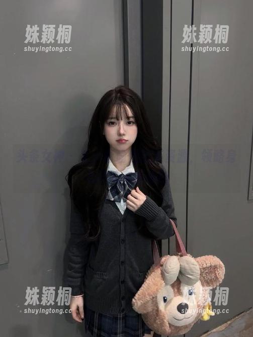 头条女神-艾小青 头条女神 - 艾小青瑜伽图集资源,领略身心灵的和谐美感
