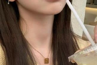 头条女神 – 高韩菲白衬衫写真，无圣光图包助你成为朋友圈的时尚先锋！