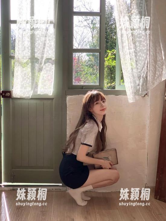 好H好女杀手 微密圈 - 好H好女杀手的泳池边写真,享受清凉与阳光的完美结合照片!
