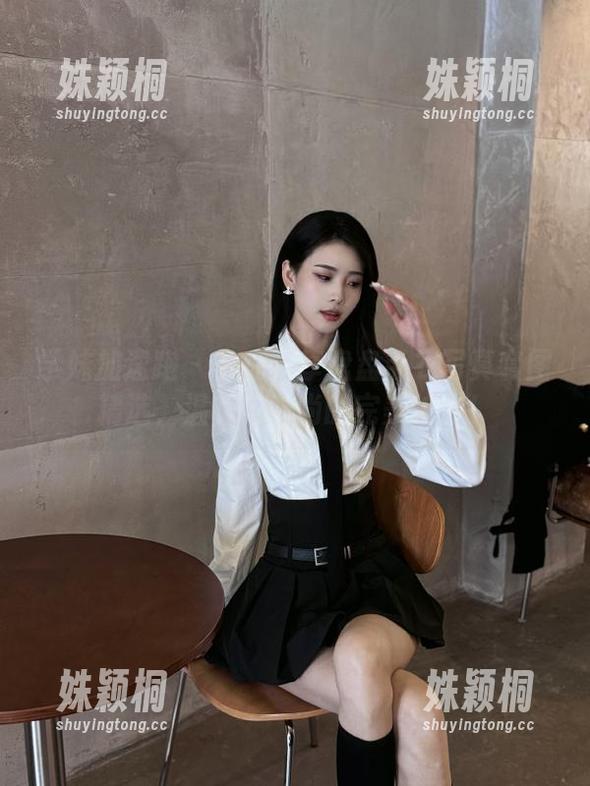 学妹加速跑-盘盘 学妹加速跑 - 与你分享盘盘毛衣写真套图精选,温暖与时尚的完美结合!