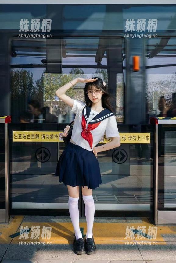 学妹加速跑-紫婷 学妹加速跑 - 探索紫婷写真艺术,尽在很职业的感觉原图合集,感受每一帧的魅力