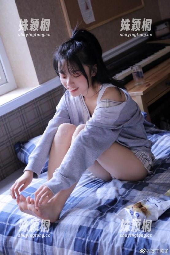 小优优子 微密圈 - 小优优子的私房写真独家放送,豹纹内裤引领时尚潮流