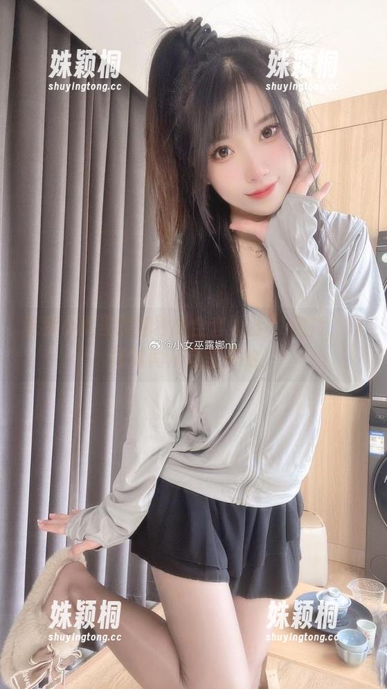 小女巫露娜 探索小女巫露娜独特全套黑丝OL图片,职场时尚从这里开始!