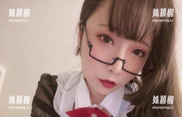 一道美丽风景线，小泉学姐吖小恶魔写真资源免费分享，快来探索吧！