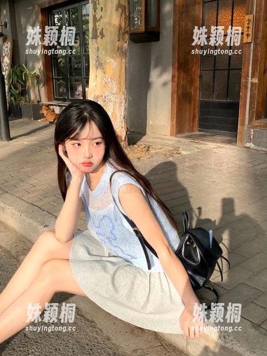 小玉吃果冻 微密圈 - 小玉吃果冻的私拍图集:黑色睡衣勾勒出迷人曲线