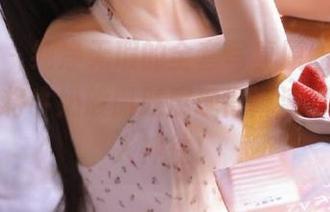 微密圈 – 纯净无瑕的全套写真原图，小玉吃果冻将牛奶般肌肤展现得淋漓尽致，令人神往！