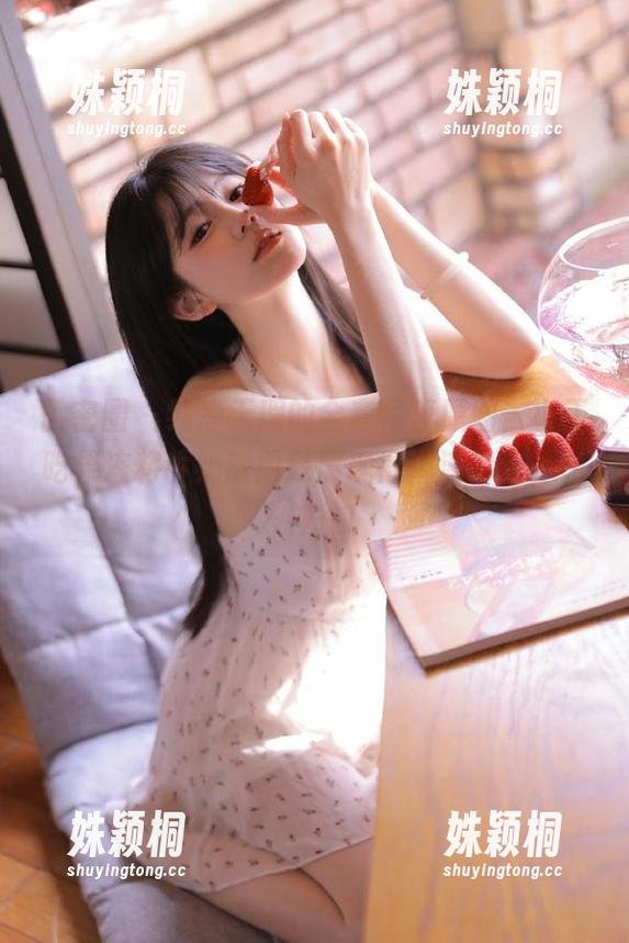 微密圈 - 纯净无瑕的全套写真原图，小玉吃果冻将牛奶般肌肤展现得淋漓尽致，令人神往！