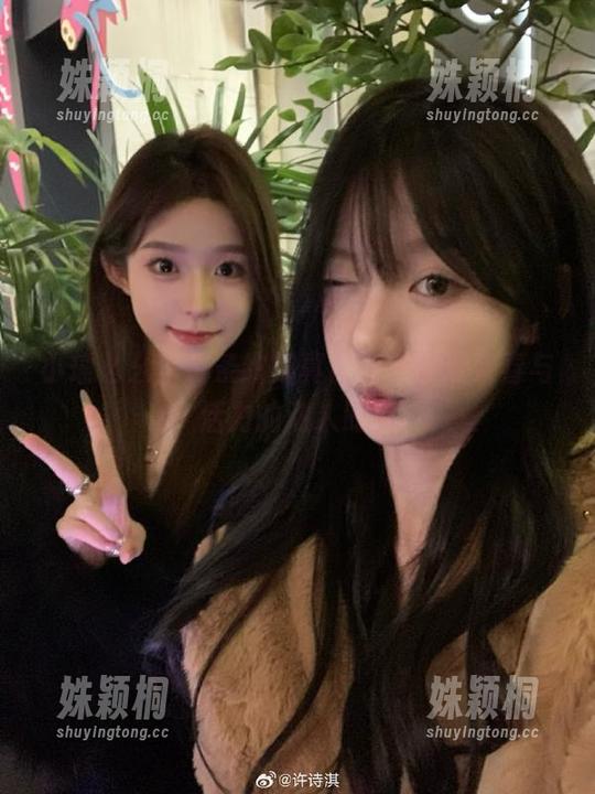 小瑶幺幺蓝白条纹写真合集，展现青春与活力的动人时刻