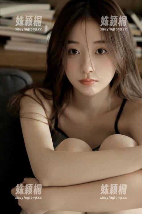 少女秩序 - 私拍美脚套图大揭秘，乐栀让你重新定义美的标准！