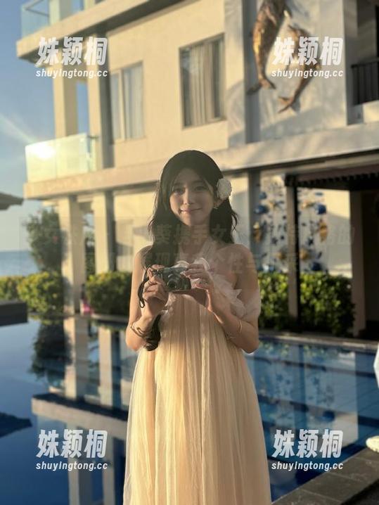少女秩序 - 当小葵携手女王：独特风格的图册，展现真我个性与风采