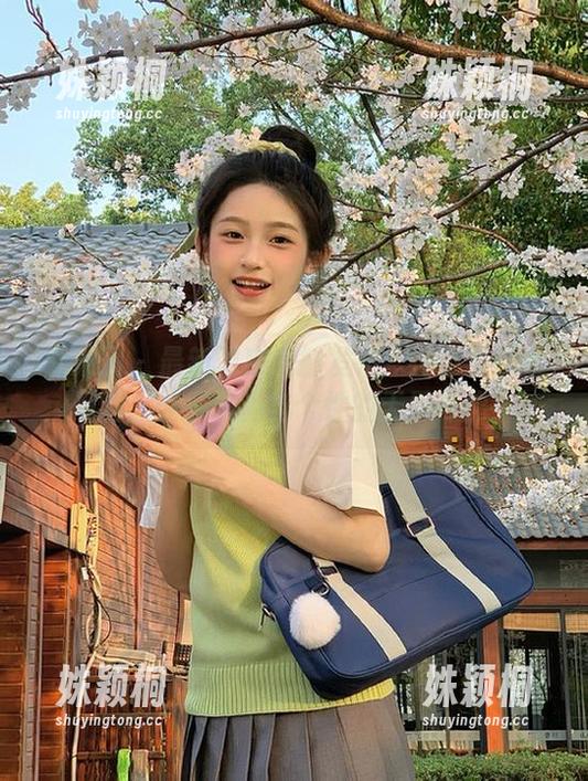 尤果网-纯小希 尤果网 - 最新图库震撼发布:纯小希御姐写真,诠释时尚与个性的无尽可能!