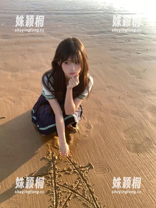 尤果网-莉恩 尤果网 - 夏日阳光下的莉恩天台写真集,让你的视觉享受升级,立即下载!