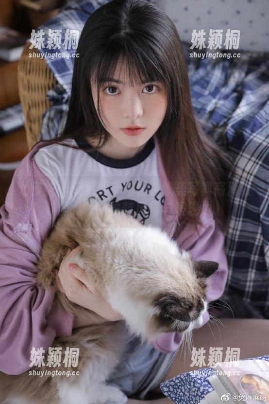 尤蜜荟 - 获取周于希黑色唯美写真高清资源，领略独特风格与表现力