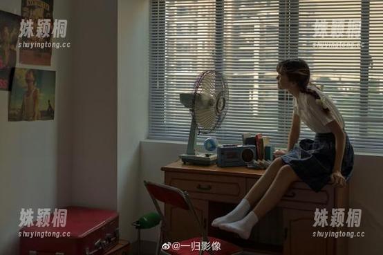 尤蜜荟 - 周妍希私拍白裙作品，梦幻般的高清图片助你探索她的内心世界与时尚灵感