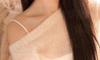 尤蜜荟 – 探索最新小尤奈短裙美图，犹如翻阅一本充满诗意的画册，体验她的独特魅力与个性风采。