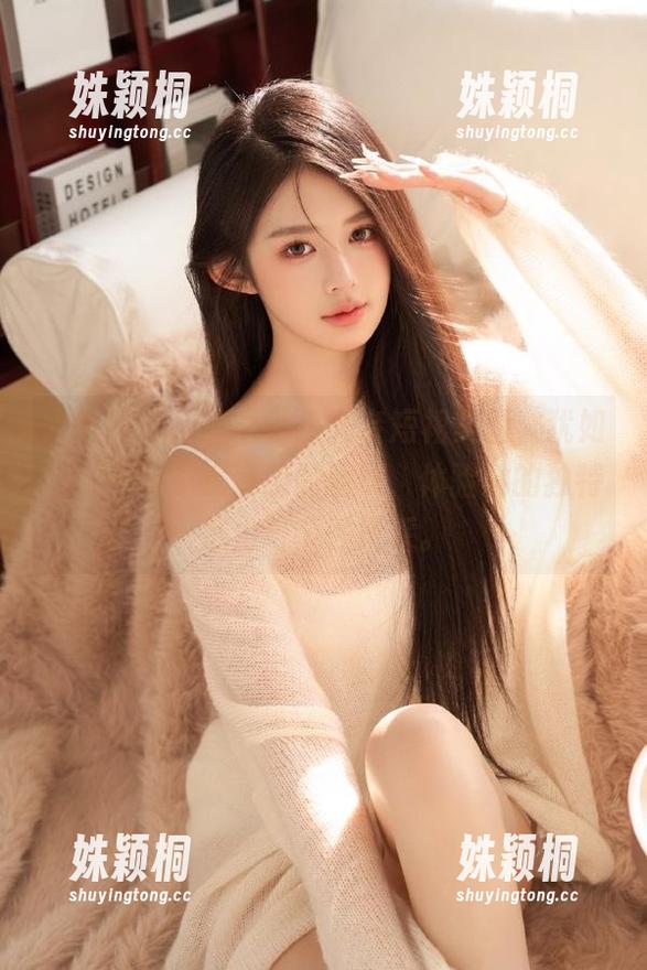 尤蜜荟 - 探索最新小尤奈短裙美图，犹如翻阅一本充满诗意的画册，体验她的独特魅力与个性风采。
