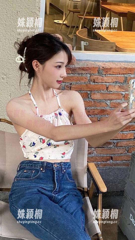 尤蜜荟 - 走进小海臀Rena的世界：必看原图美脚作品，传递自信与气质