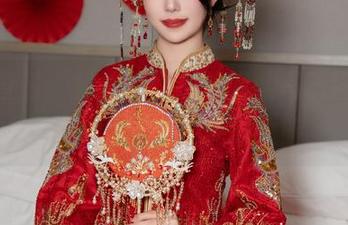 在线查看“抖娘利世”的温柔写真图片，开启属于你的梦幻之旅