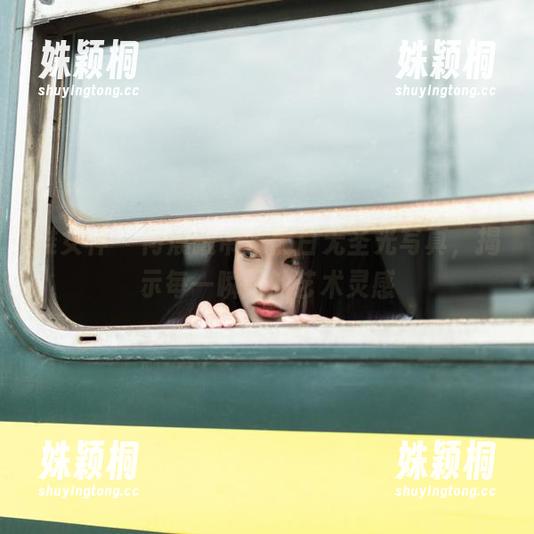 推女神 - 何晨曦带来黑白无圣光写真，揭示每一瞬间的艺术灵感