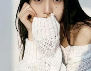 推女神 – 施忆佳的可爱写真作品，无圣光背景下的亲密瞬间，令你心动不已。