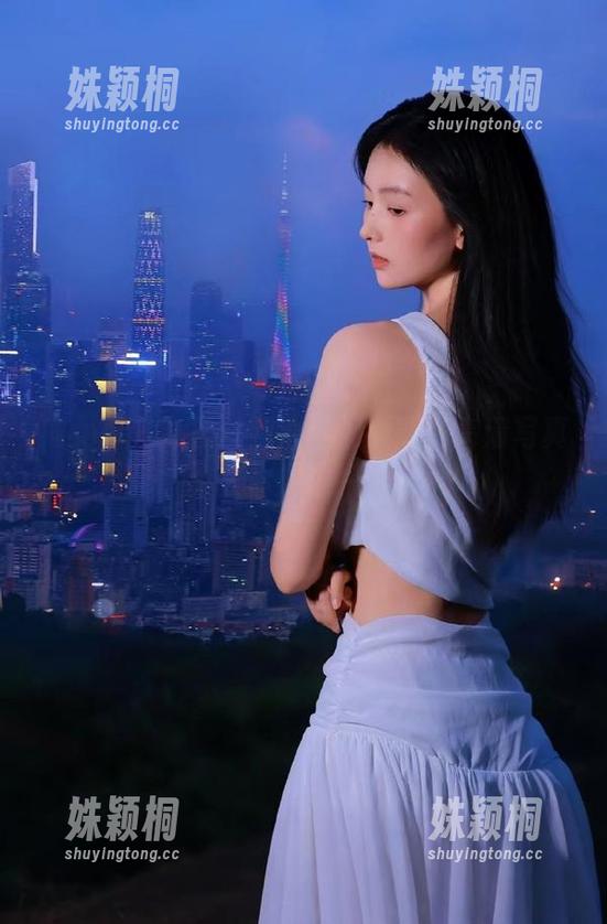 推女神-爱丽 推女神 - 从黑丝到心醉,爱丽的高清写真集让你过足眼瘾!