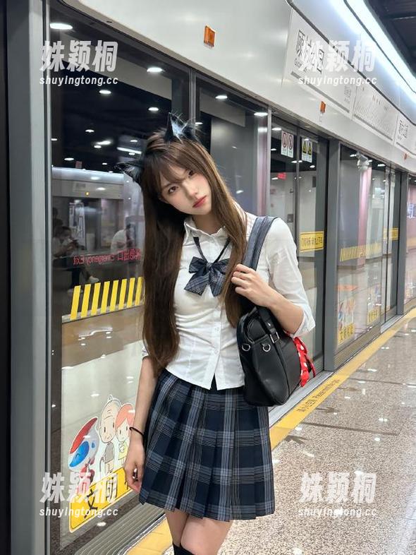 推女神 - 王明明牛仔裤全集：每一件作品都让人惊叹不已的牛仔时尚之旅