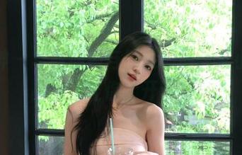 推女神 – 华丽旗袍与搞笑瞬间，艾小青作品精选让你大开眼界！