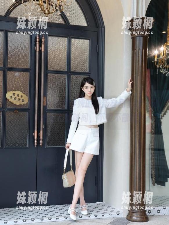 星颜社 - 李柯颖学妹的最新套图上线，记录下她最美的瞬间，不见不散哦！