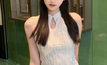 星颜社 – 夏季泳池私拍：黄寒娜的原图写真，尽显清凉与活力的完美结合！