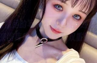 晕崽Zz裸足的写真不仅养眼，还能逗笑，快来图库感受这神奇的双重魅力！