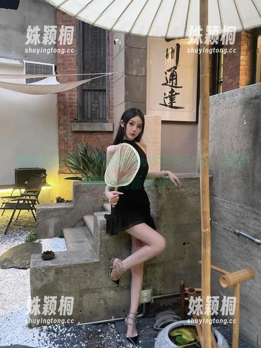黑色的秘密：木棉棉OwO图包分享，带你领略时尚新视野！