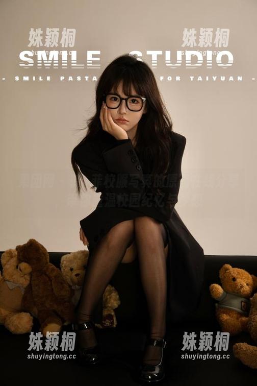 果团网-龚玥菲 果团网 - 龚玥菲校服写真的原图在线分享,带你重温校园纪忆与梦想