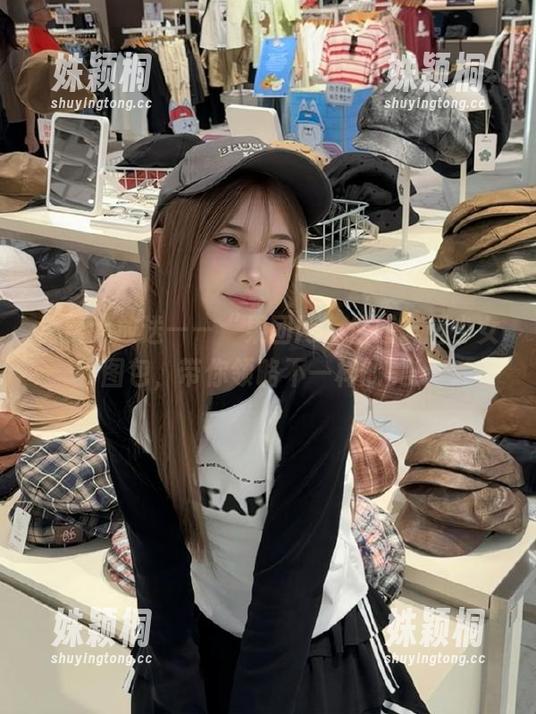 免费大放送——“果团网”性感丰唇少女图包，带你领略不一样的美！