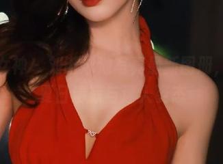 梦丝女神 – 刘诺泳池写真最新图册，记录夏日清凉与迷人姿态