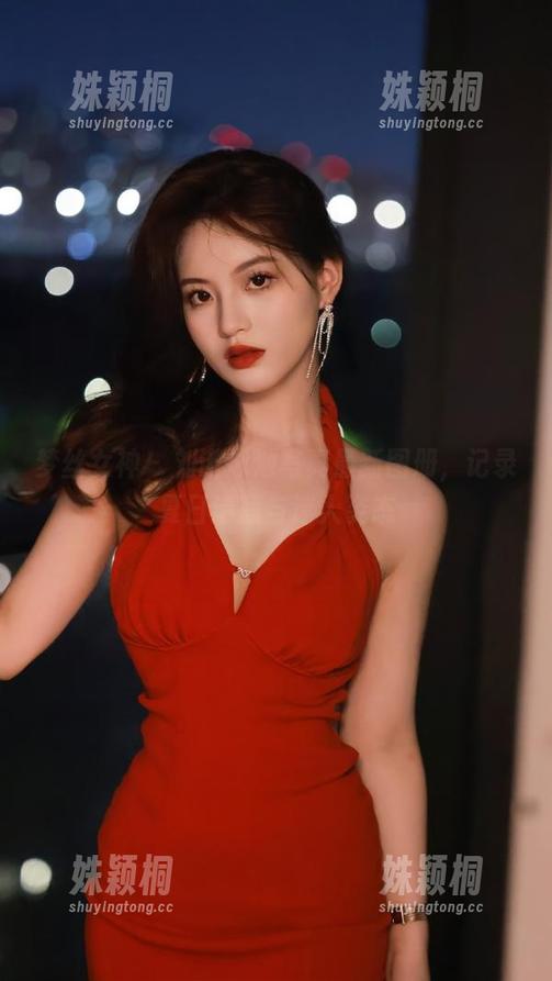 梦丝女神 - 刘诺泳池写真最新图册，记录夏日清凉与迷人姿态